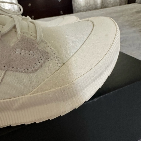 NWT Out N About III Sorrell - Picture 5 of 16